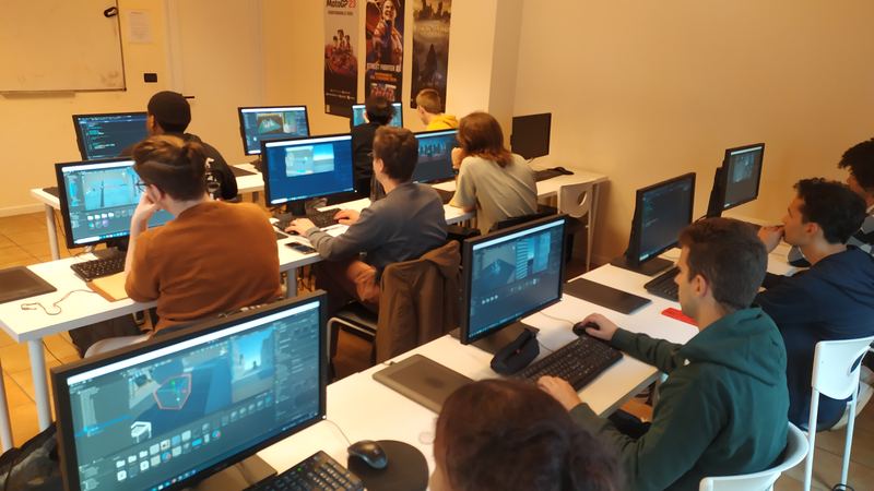 Laboratorio Unity 3D — studenti al lavoro su progetti